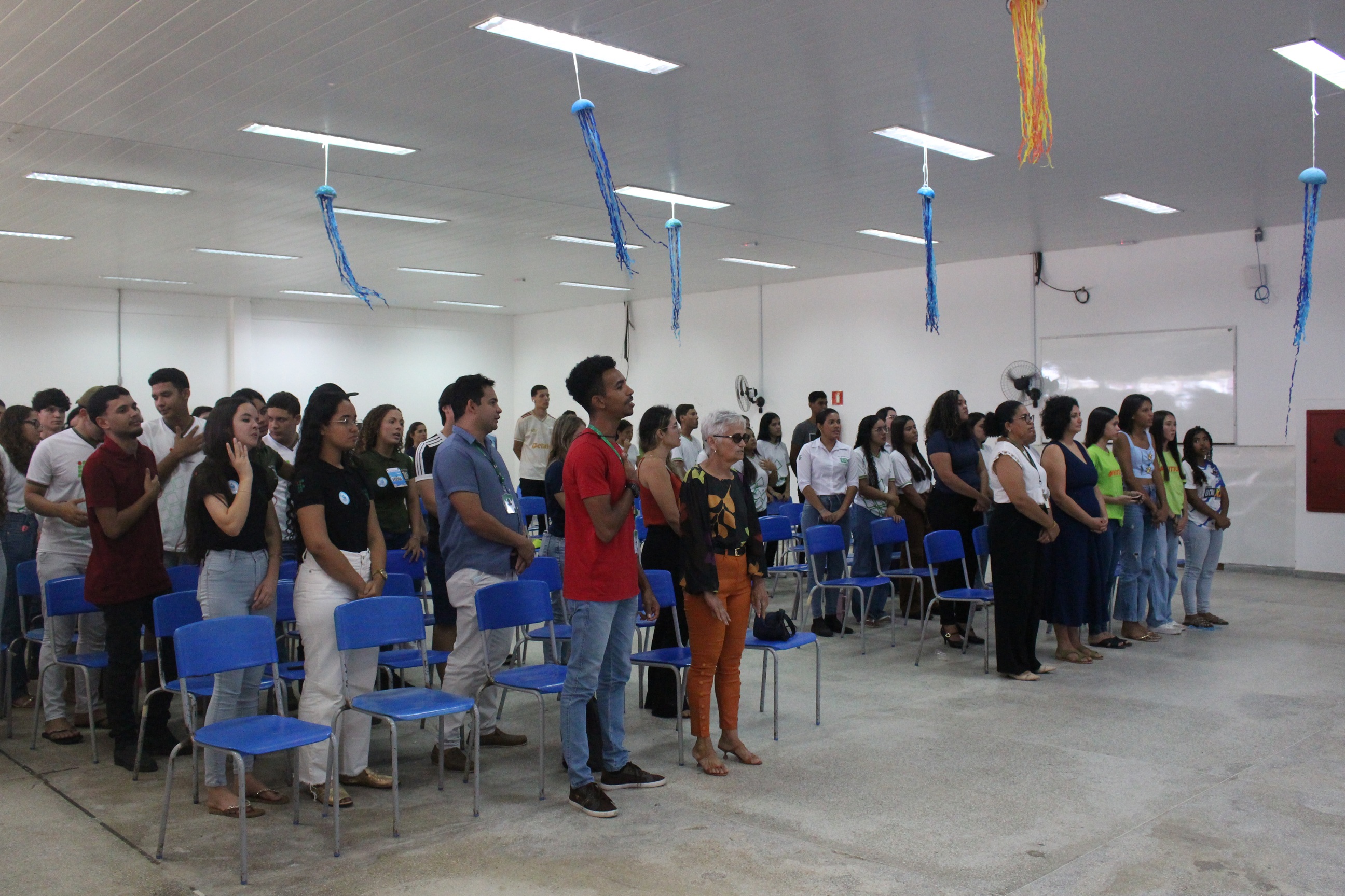 Abertura Público durante hino
