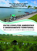 capa do livro ENTRE CONFLITOS AMBIENTAIS E ORDENAMENTO TERRITORIAL - Diálogos a partir do Litoral e Unidades de Conservação